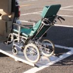 リクライニング車イス