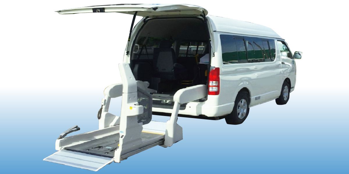 介護タクシーは、車イスやストレッチャーをお使いの方が、快適に移動いただくための専門車輌です。